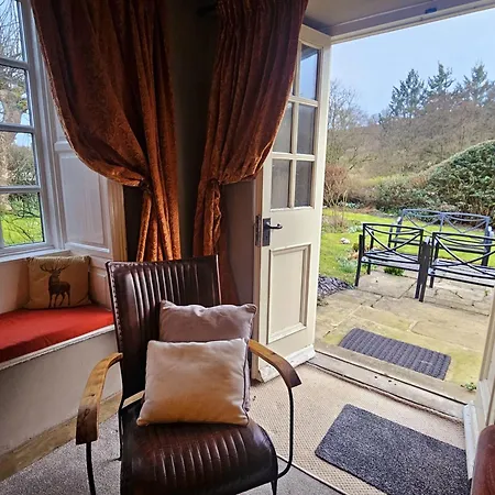 Holly Hutton le Hole