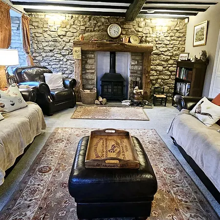 Holly Hutton le Hole