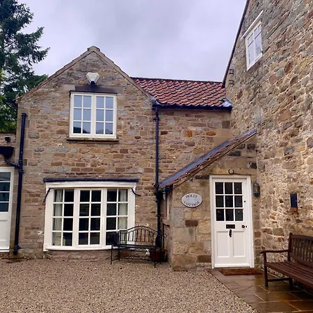 Holly Hutton le Hole