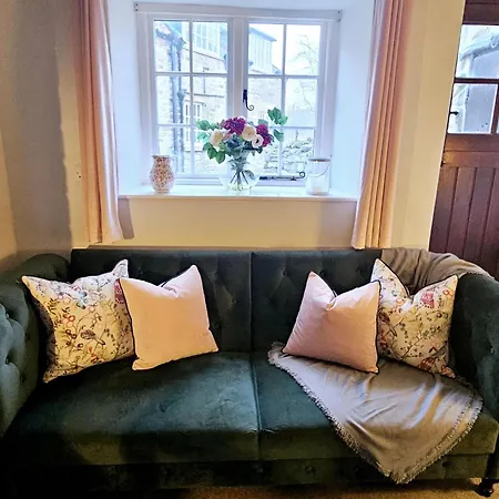 Holly Hutton le Hole